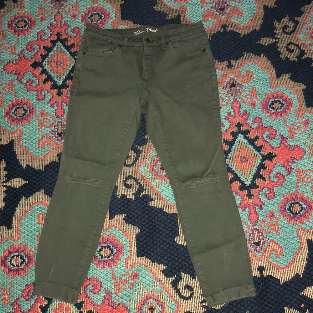 Universal Thread Distressed Jeans